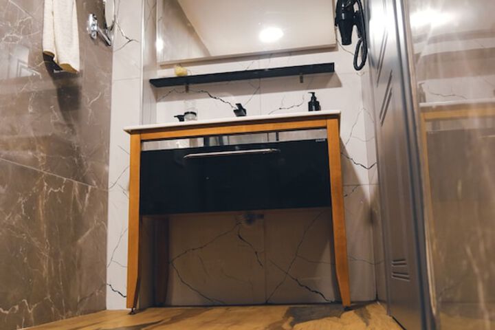 Room 16 of 25
