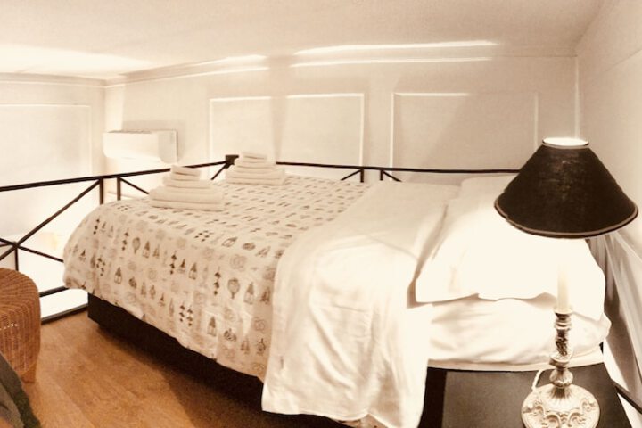 Room 4 of 33