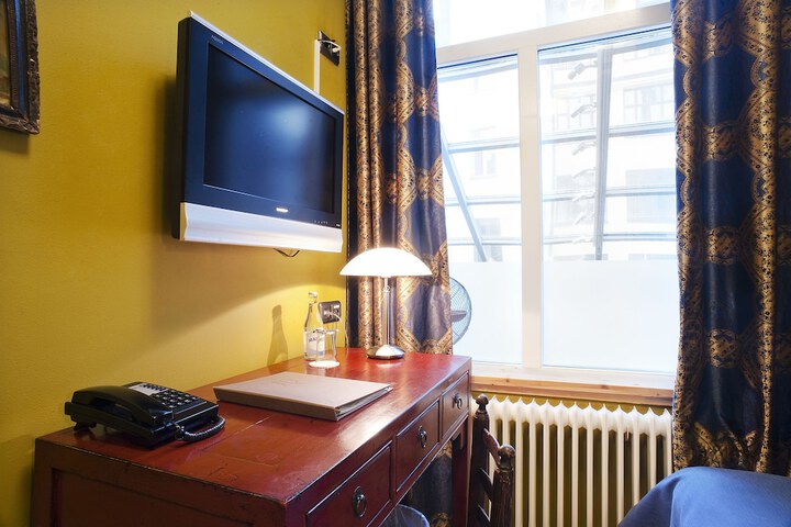 Room 44 of 66