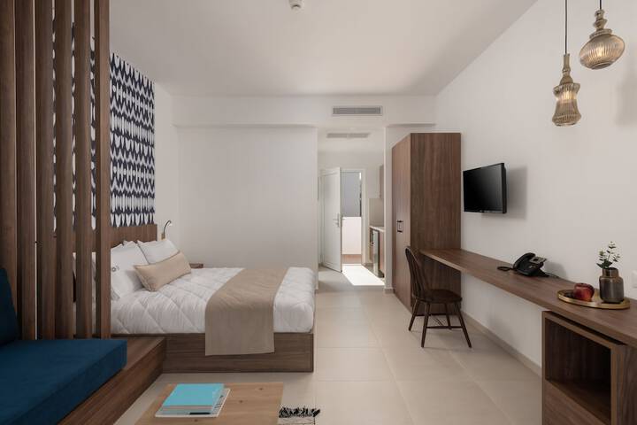Room 10 of 37