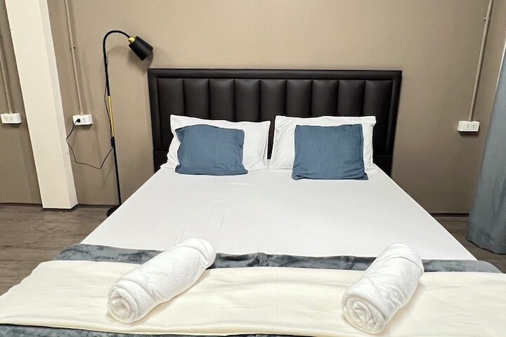 Room 6 of 27