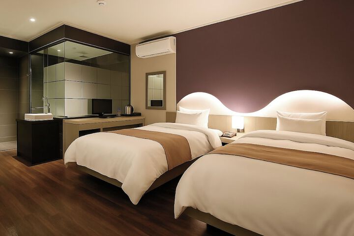 Room 46 of 85