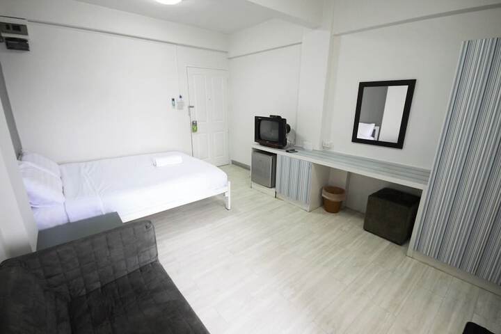 Room 4 of 24
