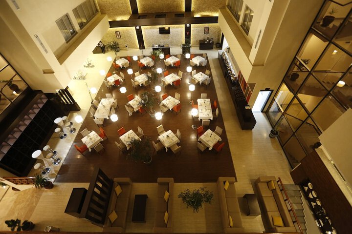 Dining 53 of 66