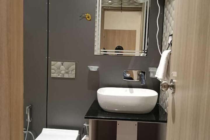 Room 7 of 15
