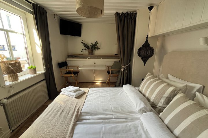 Room 37 of 62