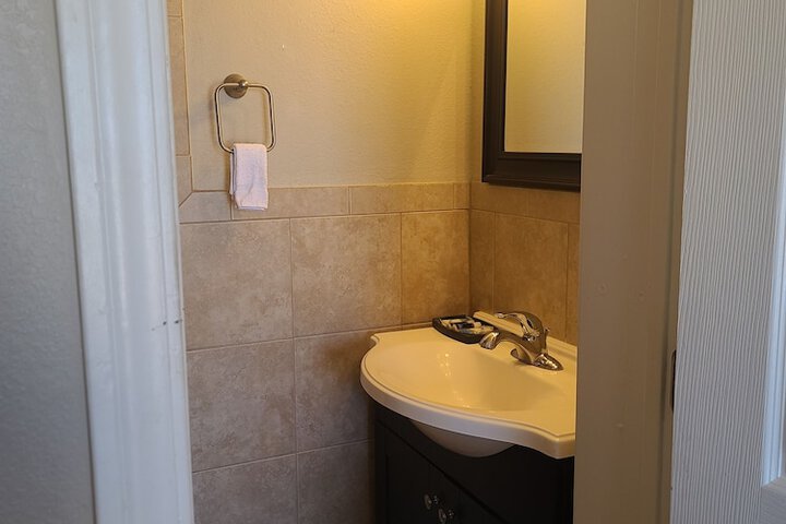 Room 5 of 9