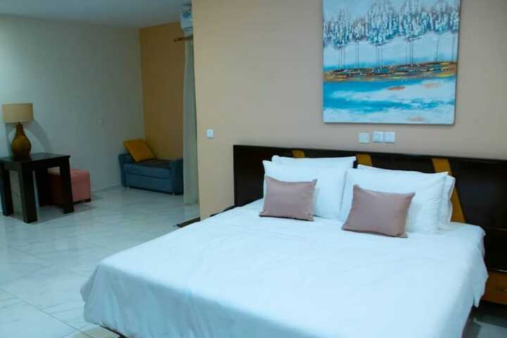 Room 10 of 42