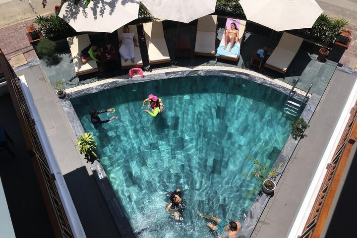 Pool 22 of 28