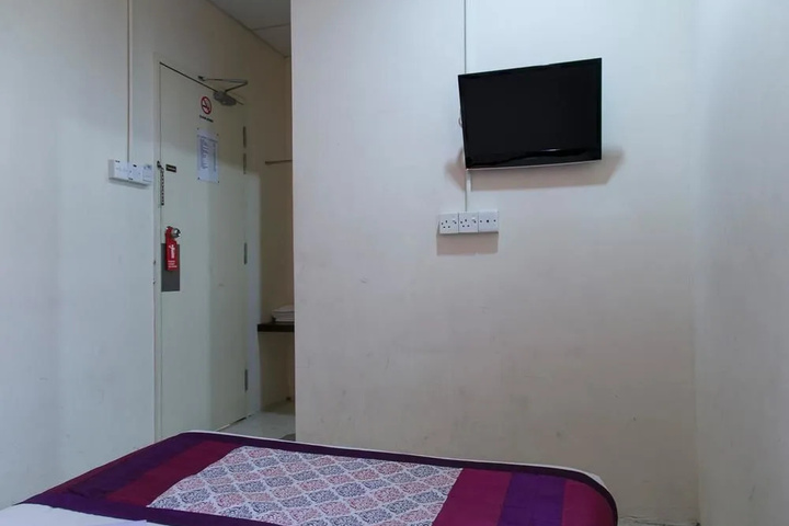 Room 6 of 9