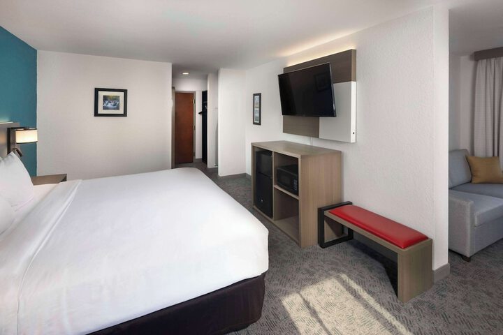 1 King Bed (8 of 22)