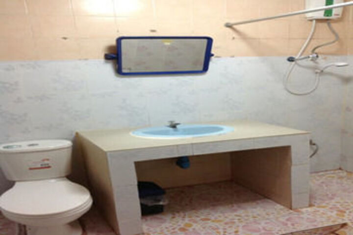 Room 2 of 18
