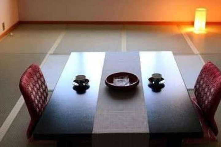 Room 3 of 13