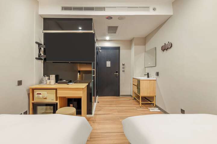 Room 21 of 69