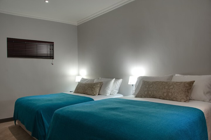 Room 3 of 170