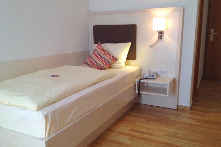 Room 5 of 30