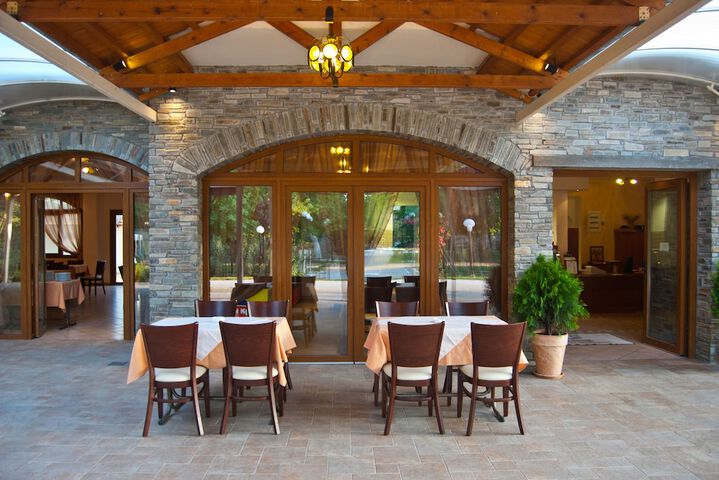 Dining 16 of 26
