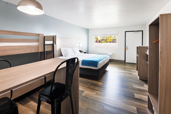 Room 44 of 201