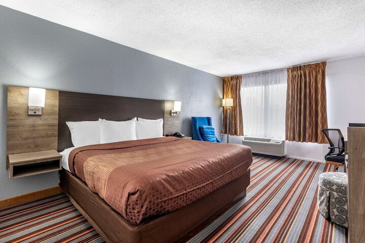 1 King Bed (8 of 46)