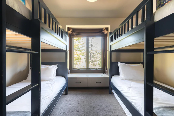 Room 8 of 10