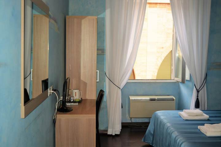 Room 9 of 50