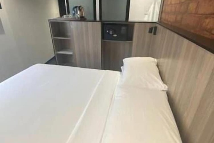 Room 6 of 40