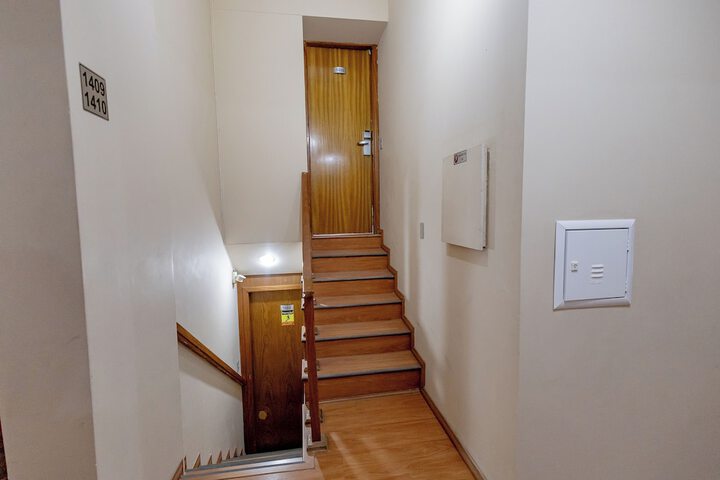 Room 52 of 119