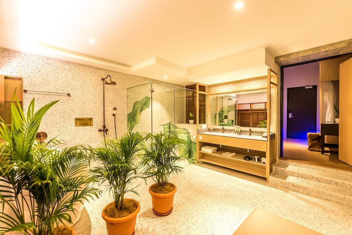 Room 18 of 28