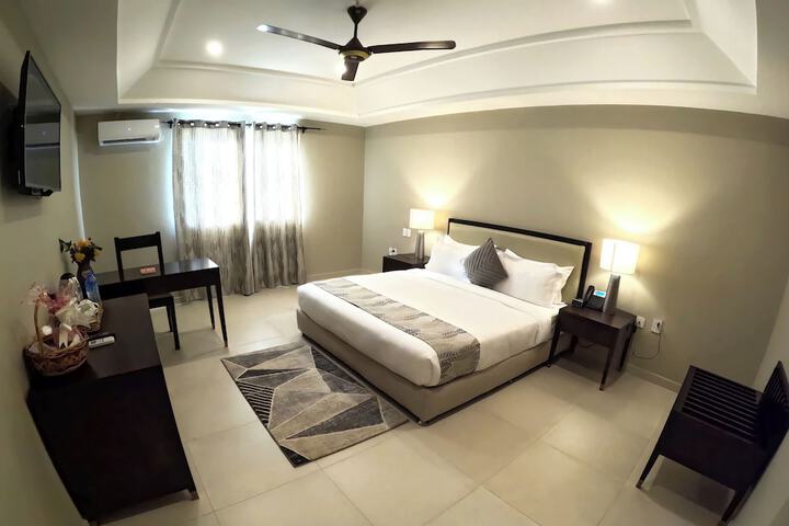 Room 6 of 25