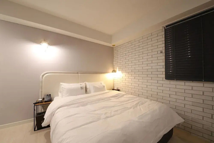 Room 2 of 24