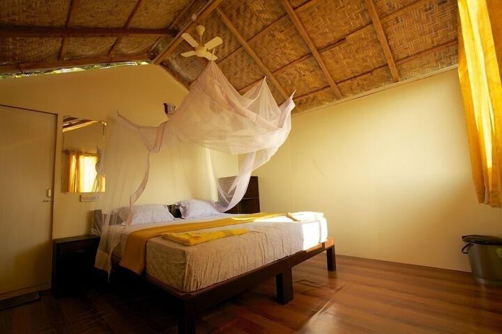 Room 4 of 28