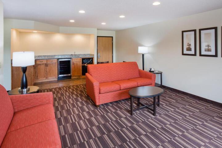 1 King Bed Studio Suite (6 of 9)