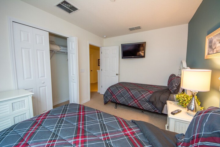 Room 14 of 221