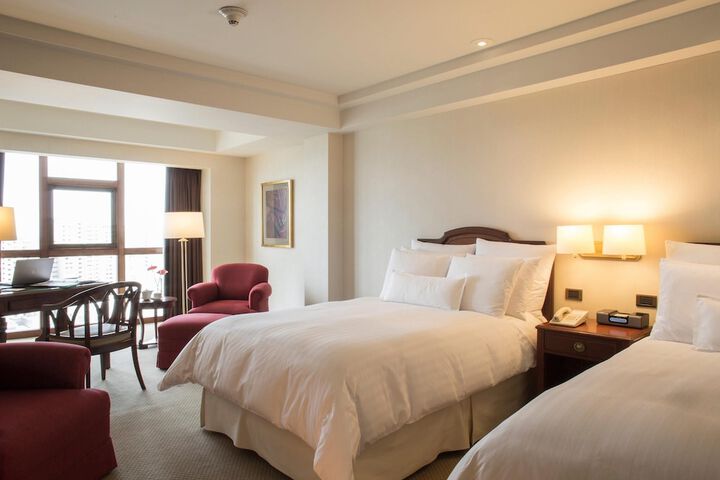 Room 26 of 170