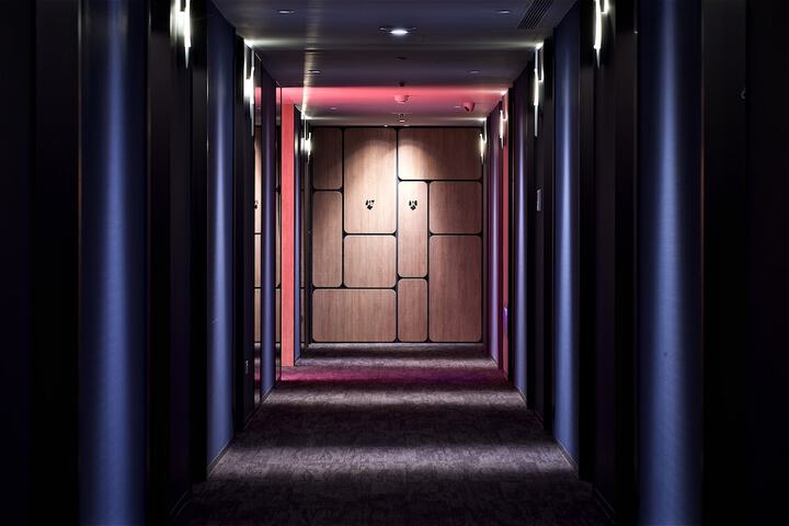 Ballroom/Hall 48 of 54