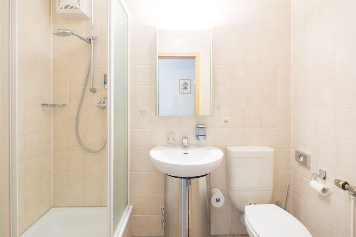 Room 10 of 29