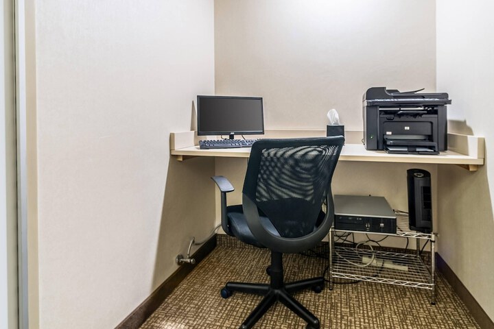 Business Center 46 of 49