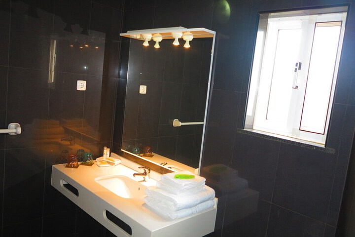 Room 30 of 49