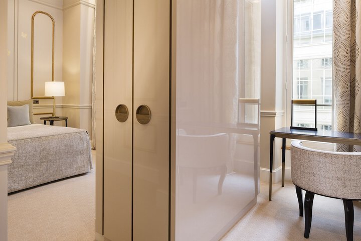 Room 5 of 87