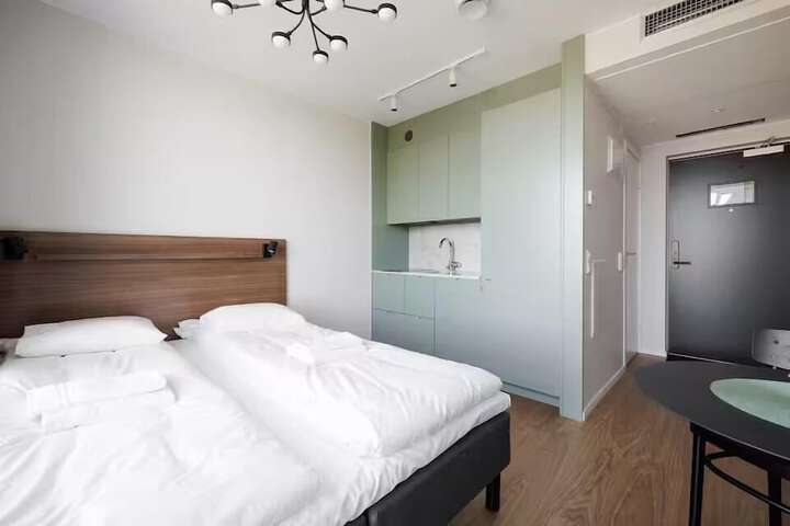 Room 93 of 162