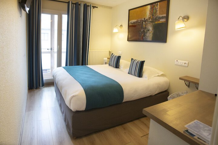 Room 9 of 35