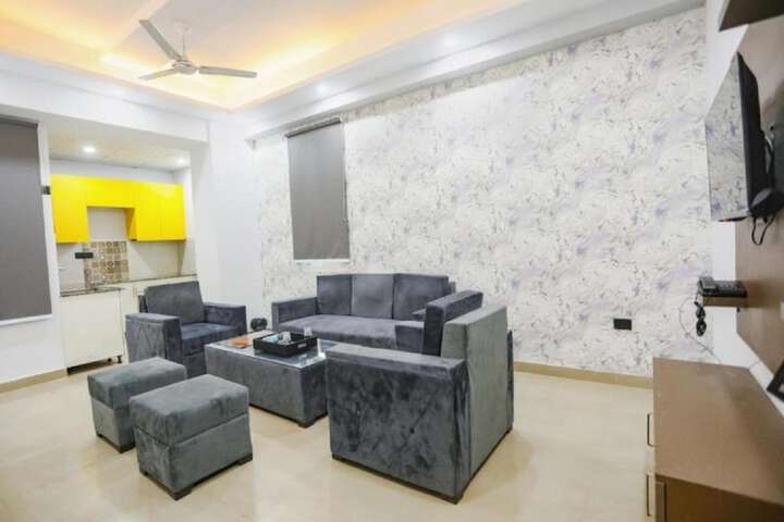 Room 12 of 38