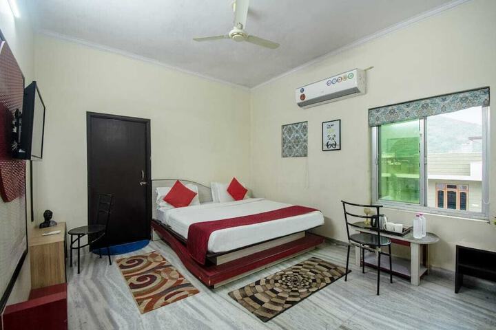 Room 32 of 60