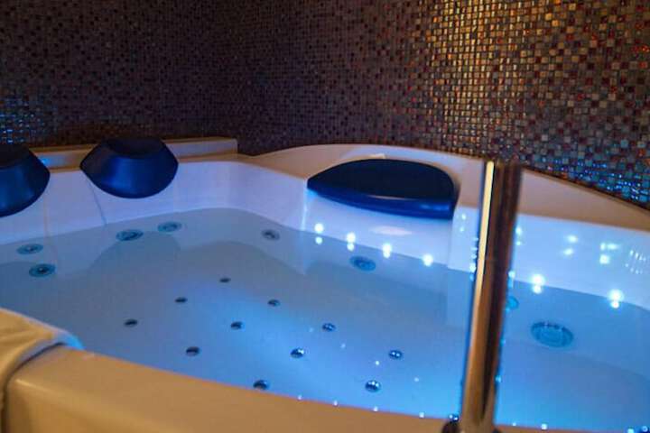 Hot Tub 44 of 49