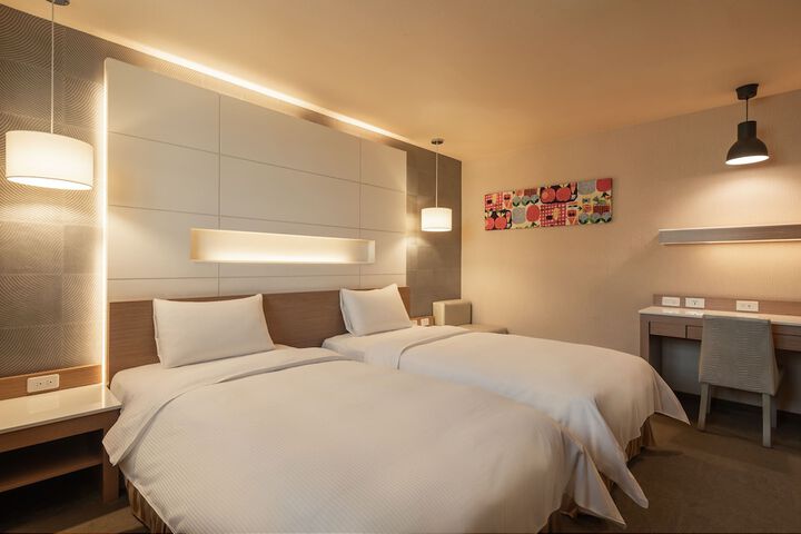 Room 3 of 43