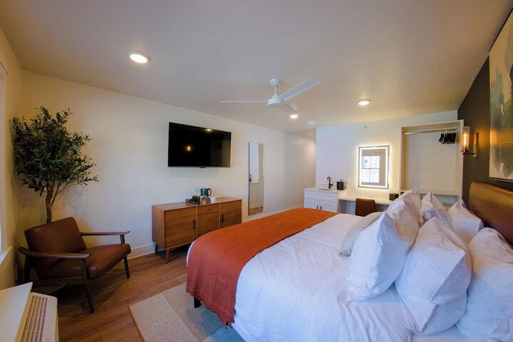 Room 16 of 34