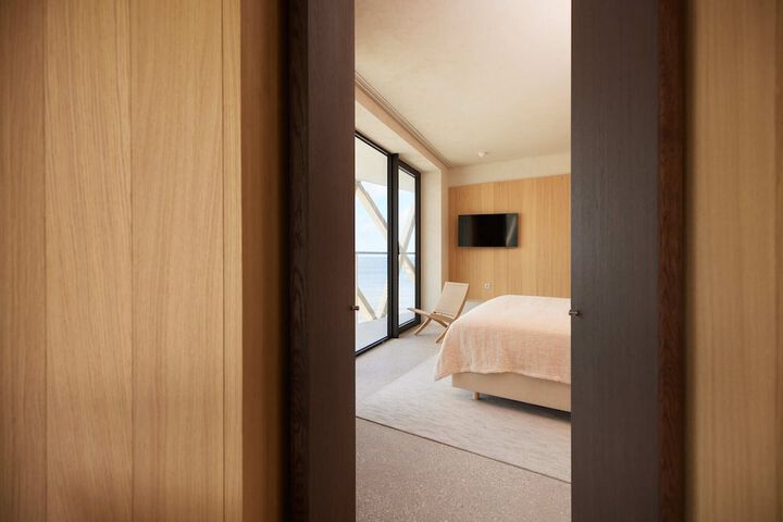Room 9 of 62