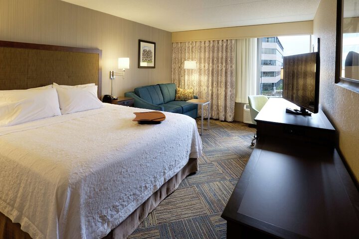 1 King Bed (5 of 28)