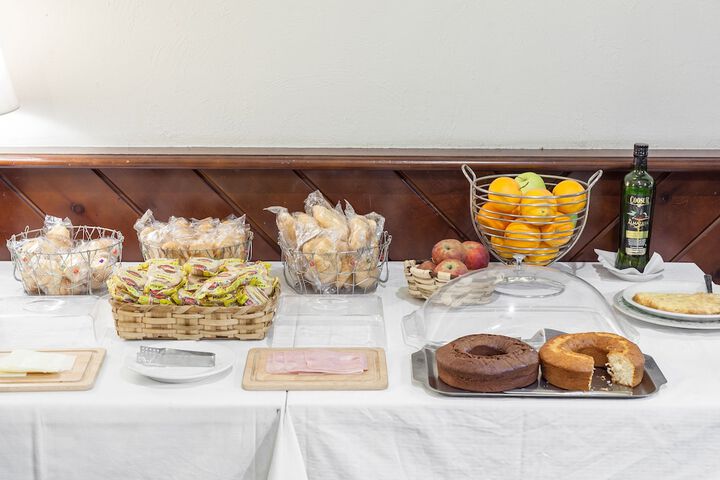 Breakfast/Coffee Service 66 of 76