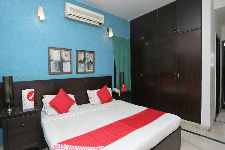 Room 9 of 10